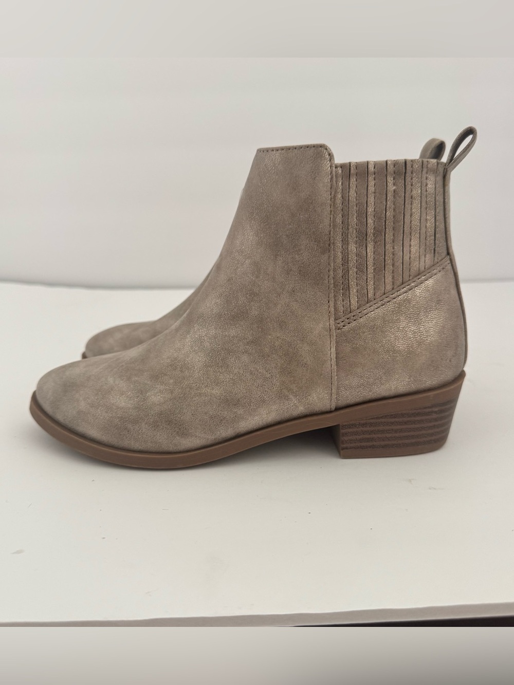 Girls 3 Taupe Chelsea Ankle Boots Side Zip Elastic Gore Block Heel Booties Shoes - Picture 2 of 14
